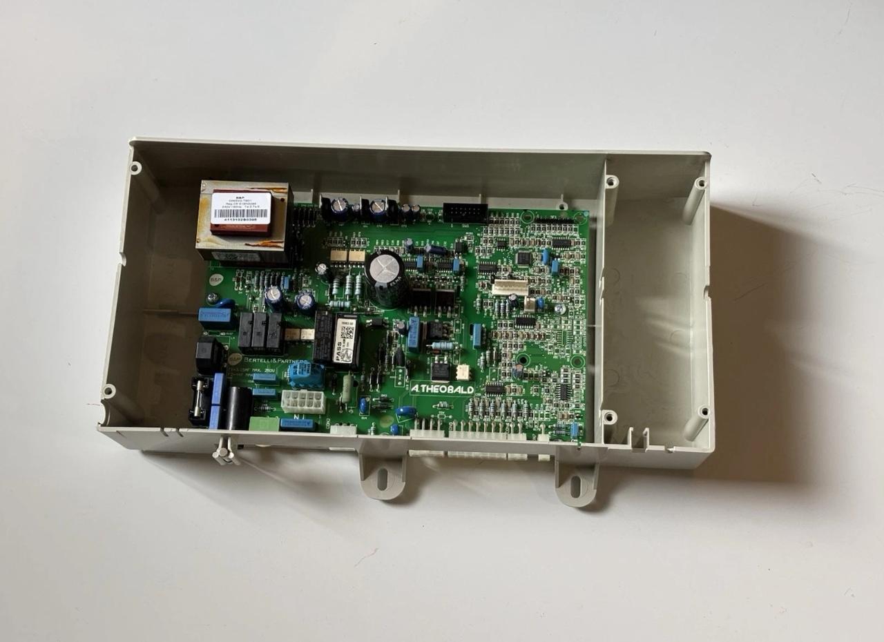 Boitier électronique / carte électronique d'occasion FRISQUET F3AA40994 RAG 3